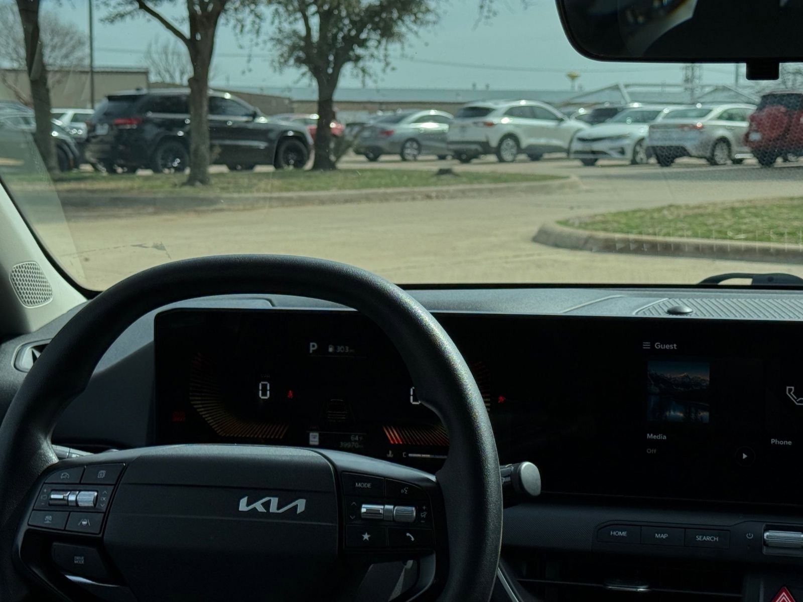 Used 2025 Kia K4 LXS image 36