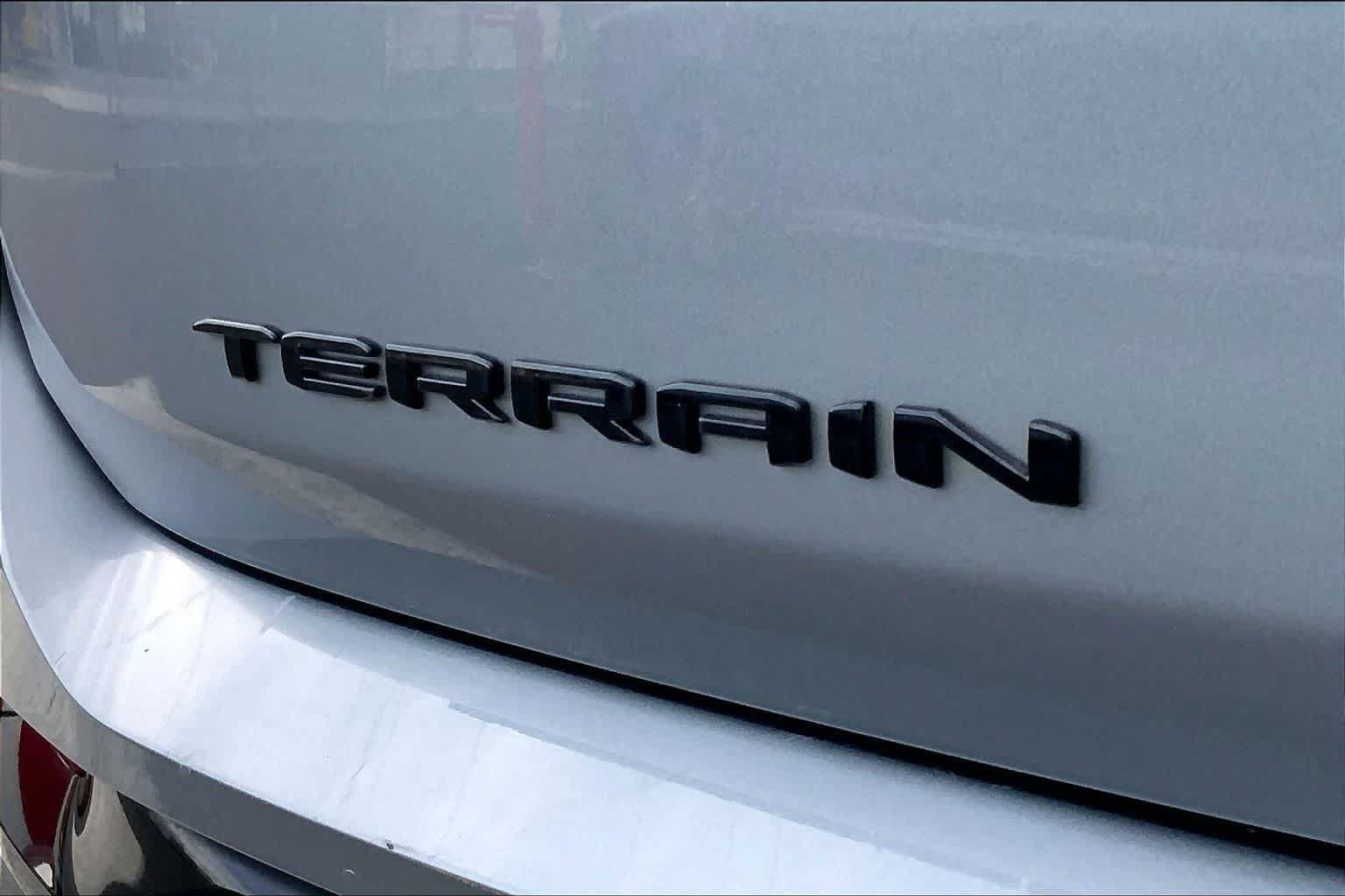 Used 2023 GMC Terrain SLE w/ Driver Convenience Package FWD image 7