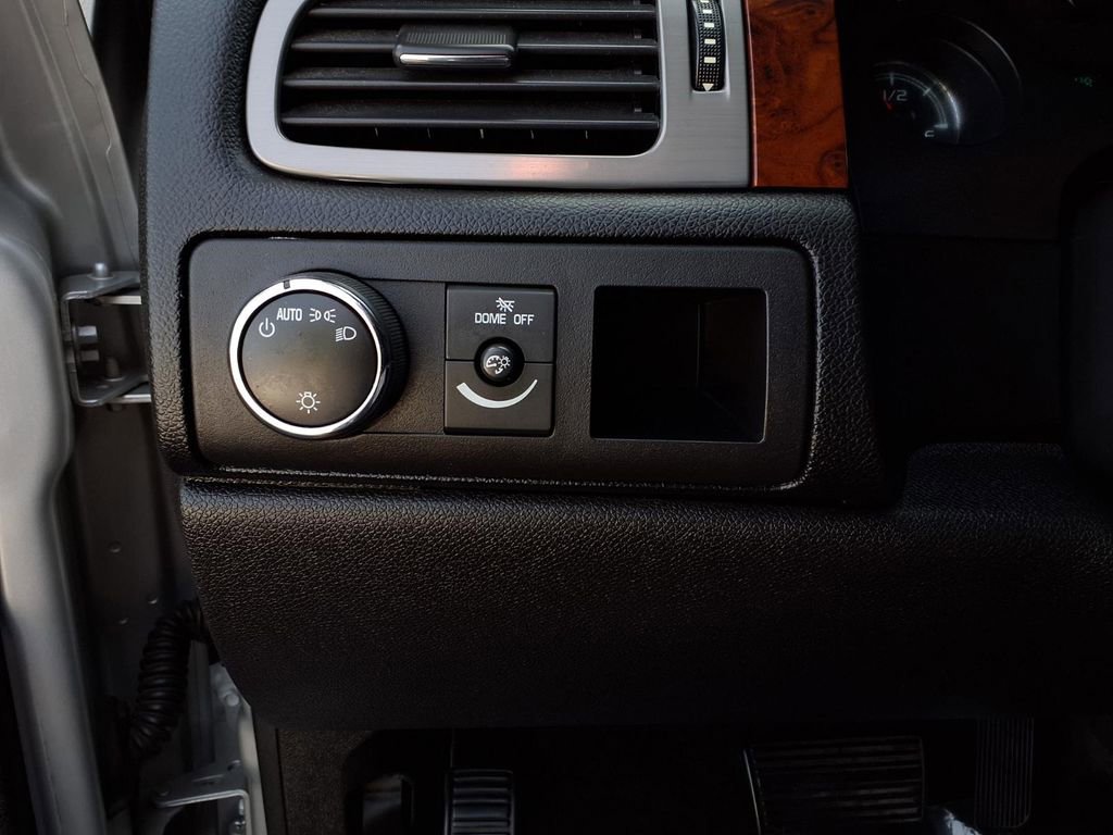 Used 2013 Chevrolet Tahoe LS w/ Convenience Package RWD image 13