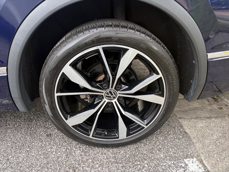 Certified 2022 Volkswagen Tiguan SEL R-Line AWD/4WD image 22