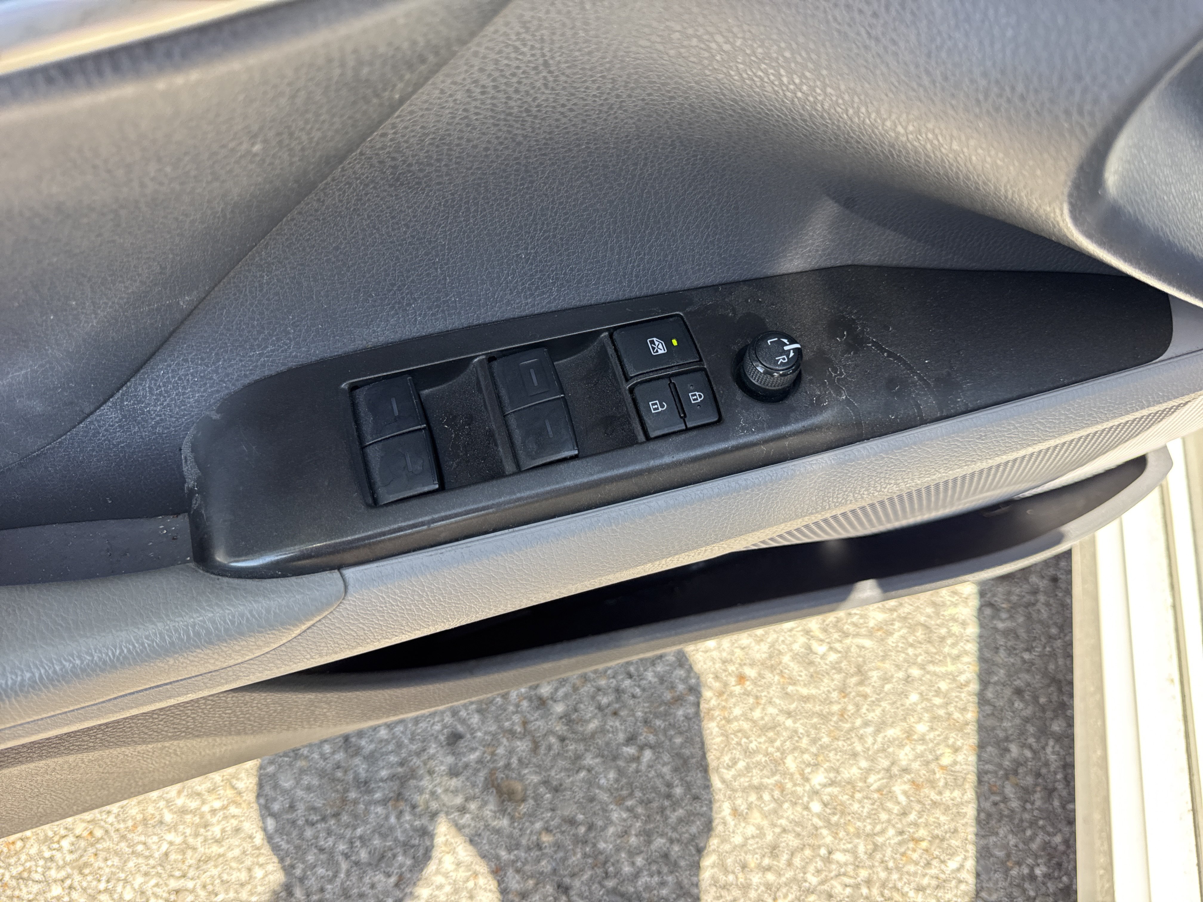 Used 2021 Toyota Camry SE FWD image 29