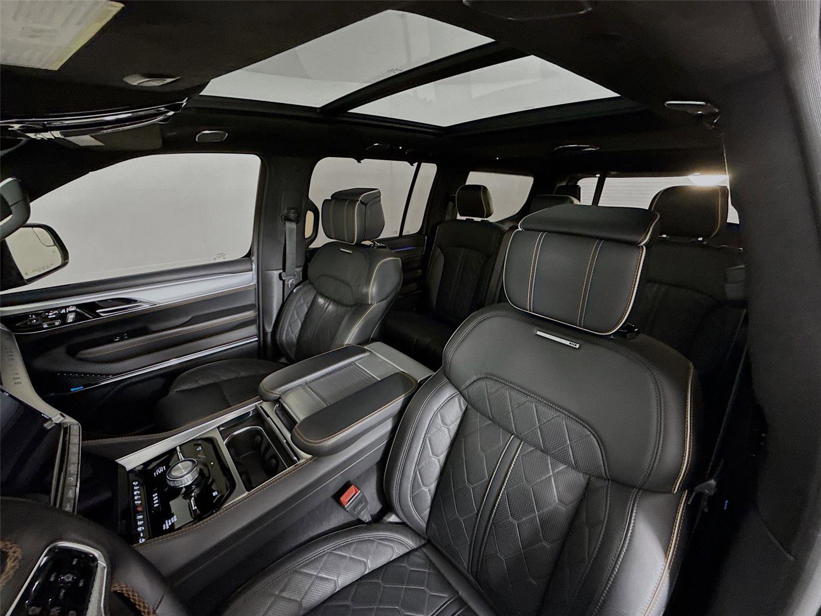 Used 2023 Jeep Grand Wagoneer Series III image 11