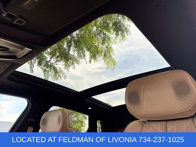 Used 2024 Cadillac Lyriq Luxury w/ Nappa Leather Package AWD/4WD image 18