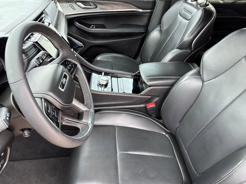 Used 2022 Jeep Grand Cherokee Overland w/ Luxury Tech Group IV AWD/4WD image 21