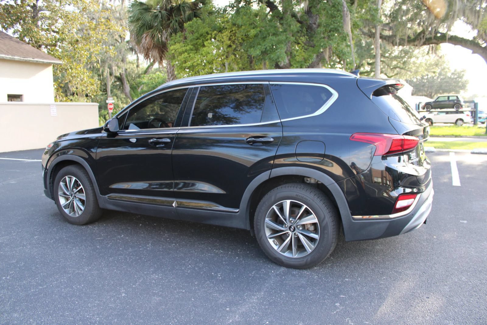 Used 2019 Hyundai Santa Fe SEL FWD image 4