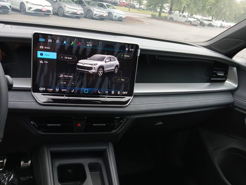 New 2025 Volkswagen Tiguan SE R-Line image 17