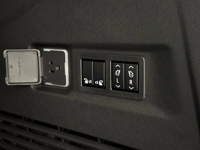 New 2026 GMC Yukon XL Denali w/ Denali Reserve Package image 14