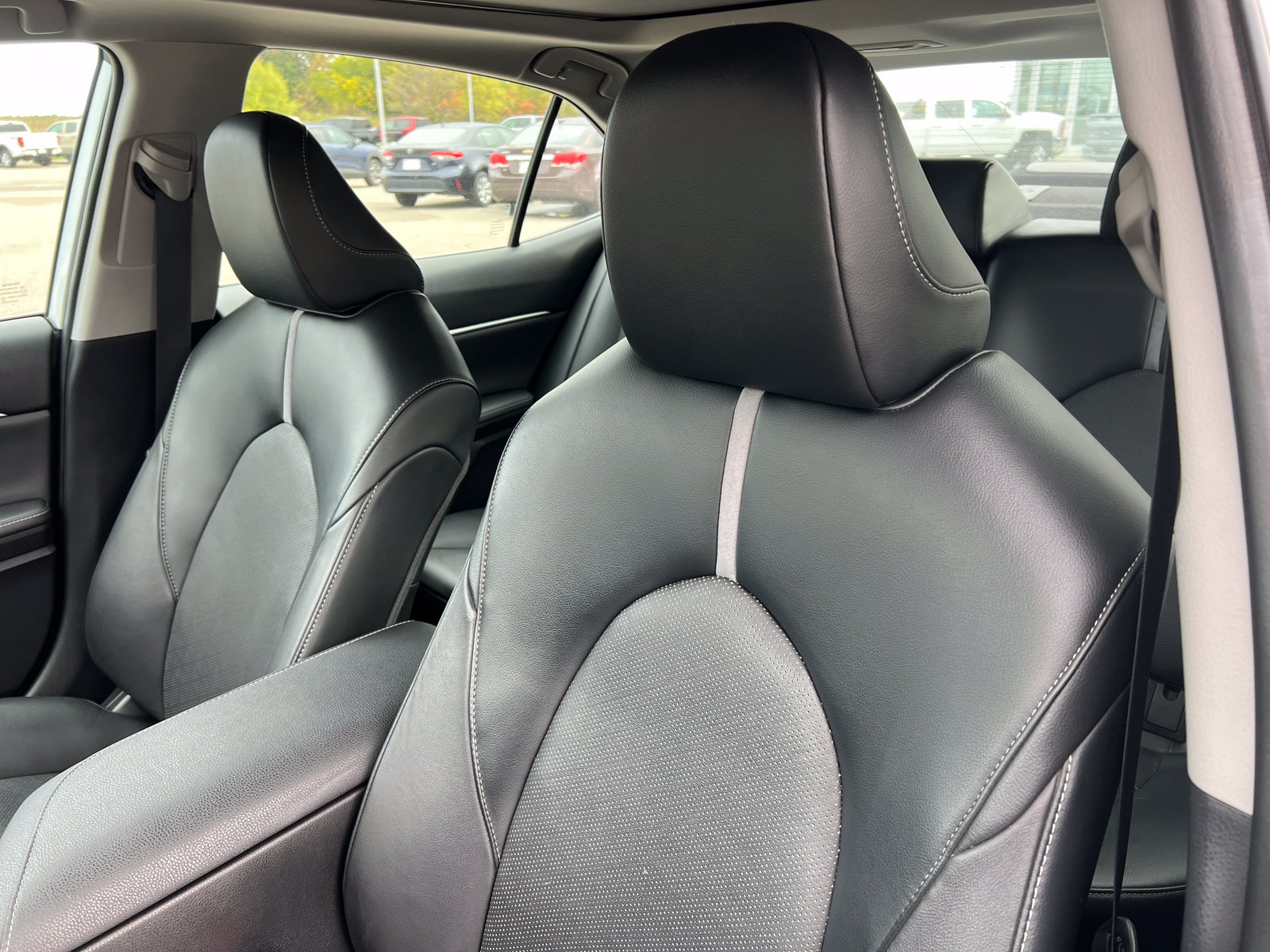 Used 2022 Toyota Camry XSE FWD image 13