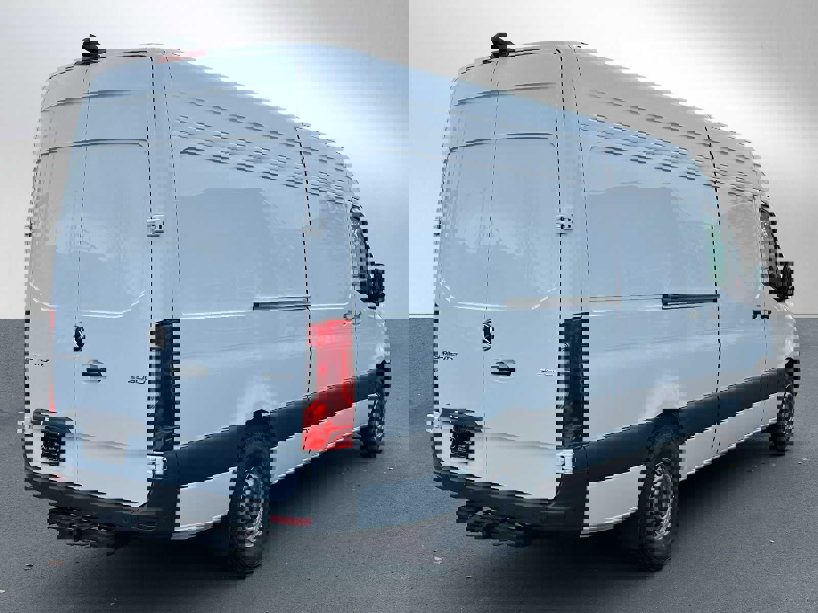 Used 2024 Mercedes-Benz Sprinter 2500 image 3