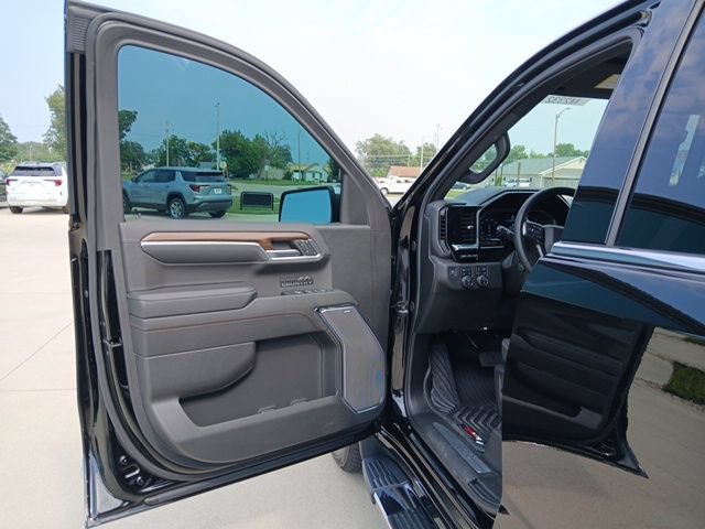 Certified 2024 Chevrolet Silverado 1500 High Country w/ Technology Package AWD/4WD image 12