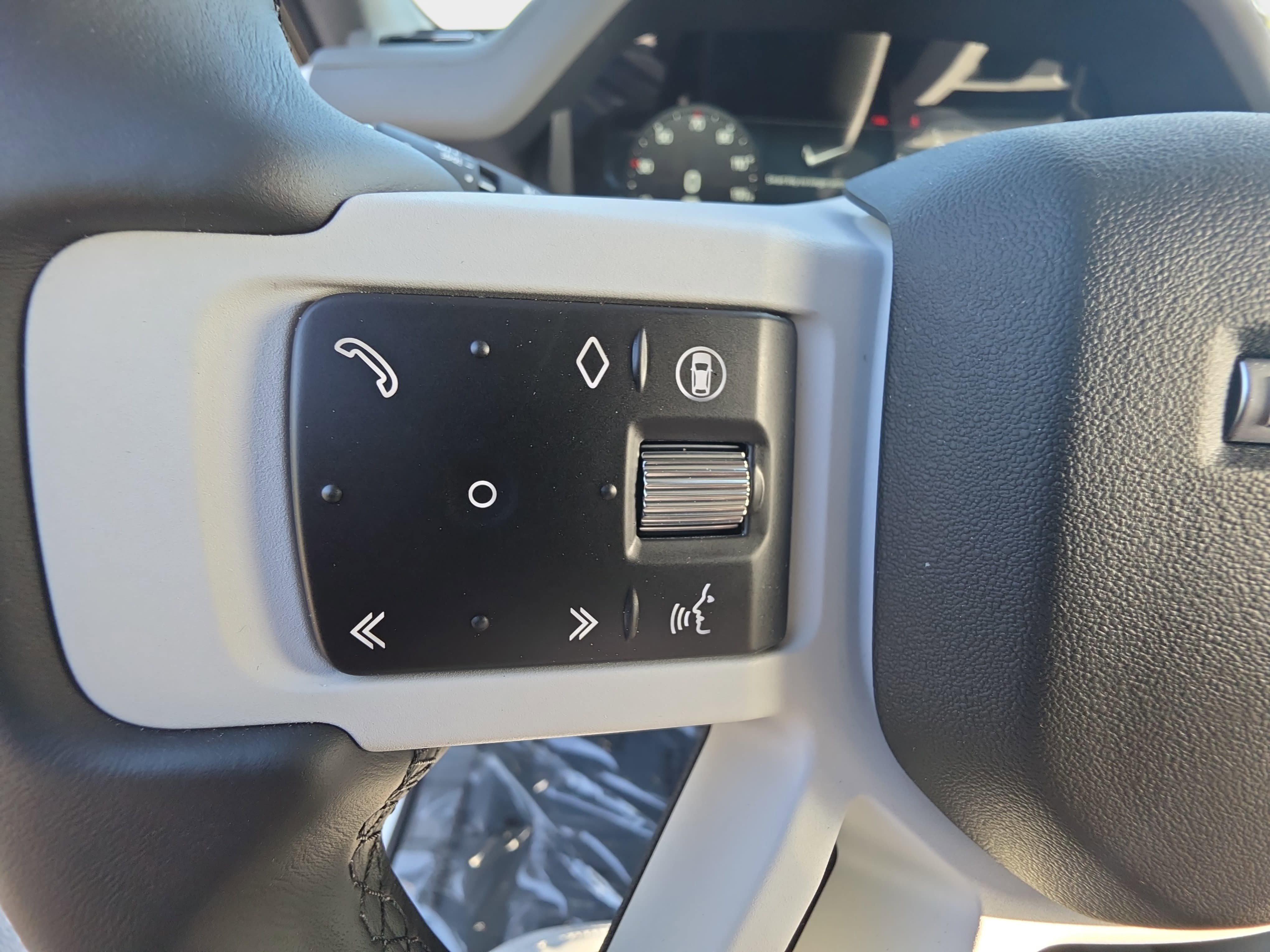 New 2026 Land Rover Defender 130 X-Dynamic SE AWD/4WD image 18
