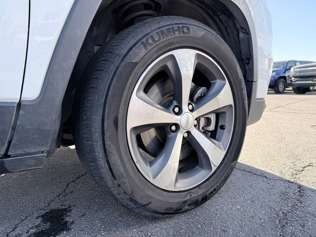 Used 2020 Jeep Cherokee Limited image 30