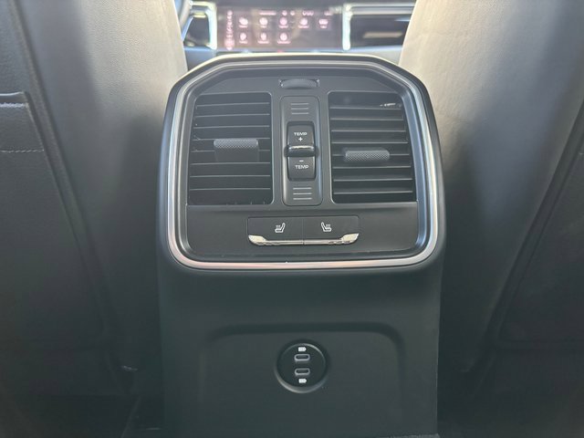 Certified 2025 Porsche Macan image 24