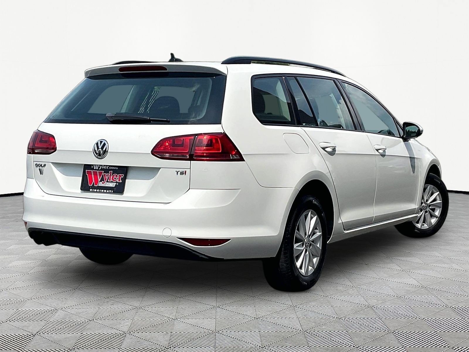 Used 2016 Volkswagen Golf S FWD image 6