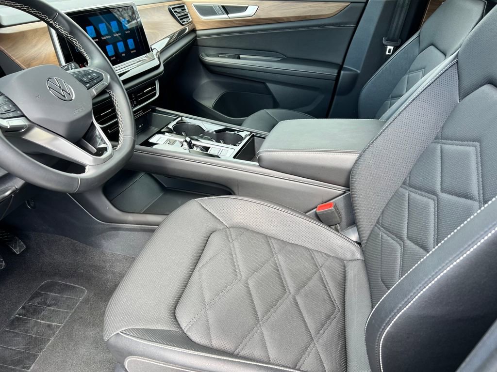 Used 2025 Volkswagen Atlas SE image 10