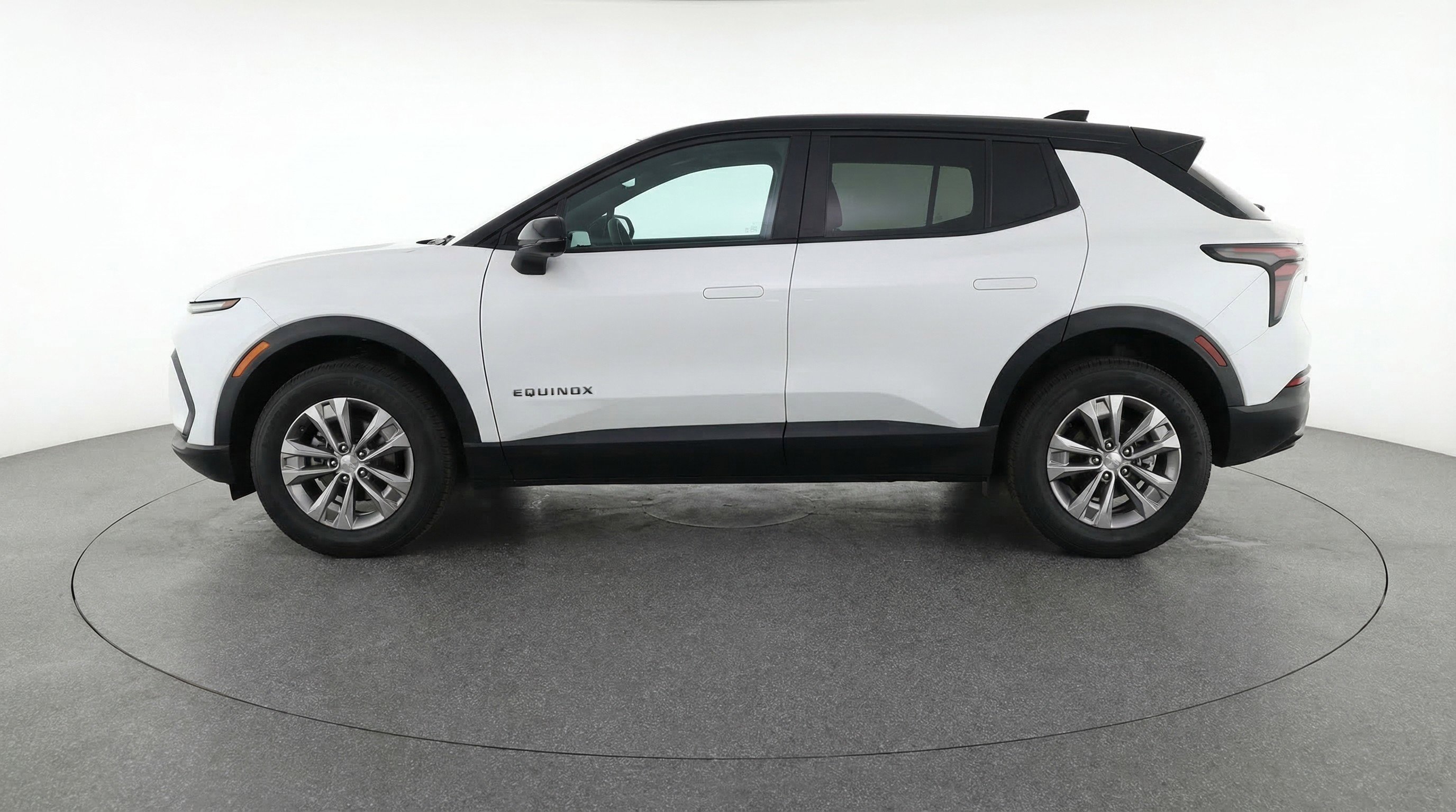Used 2025 Chevrolet Equinox LT FWD image 5