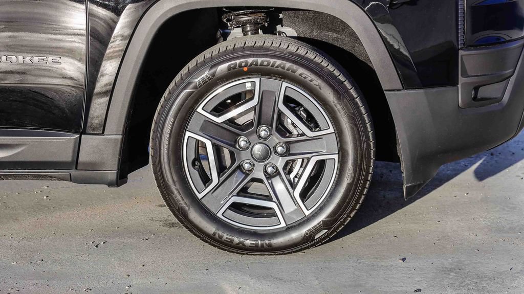 New 2026 Jeep Cherokee Laredo AWD/4WD image 11