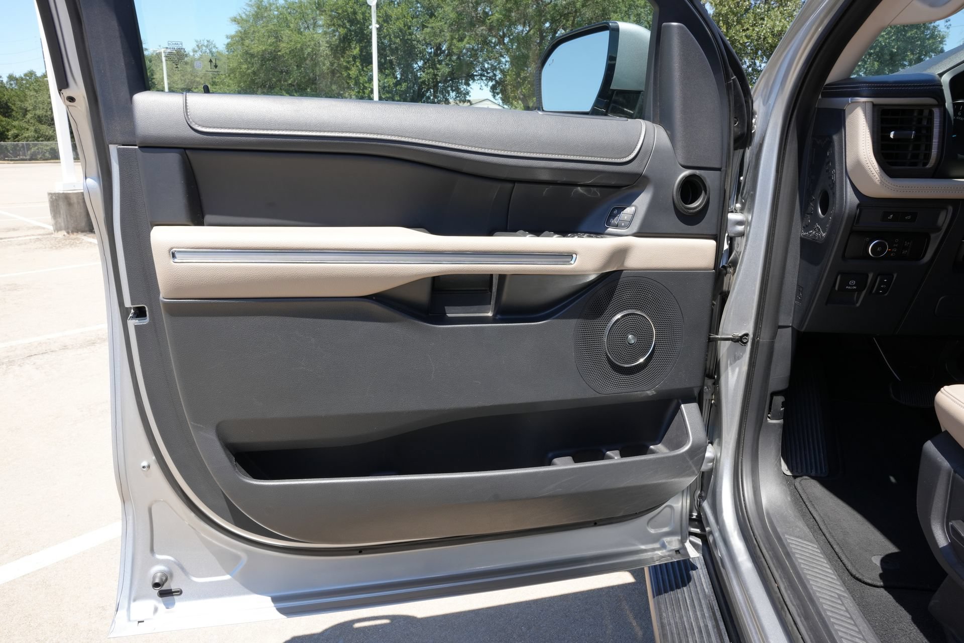 Used 2024 Ford Expedition Max Limited RWD image 17