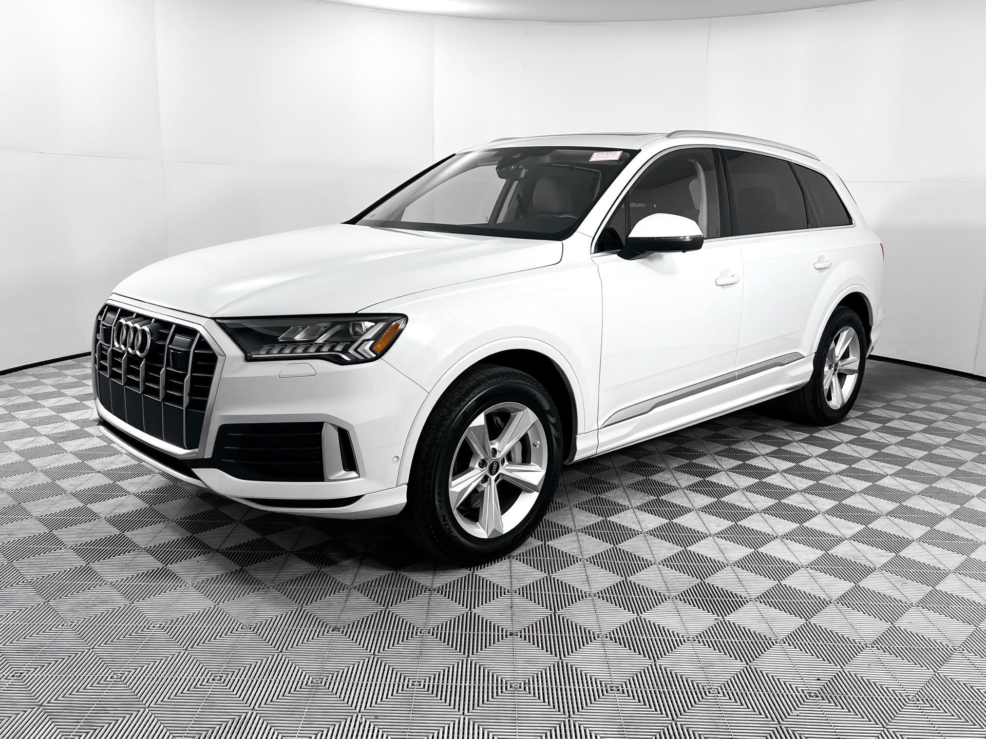 Used 2024 Audi Q7 2.0T Premium Plus image 3