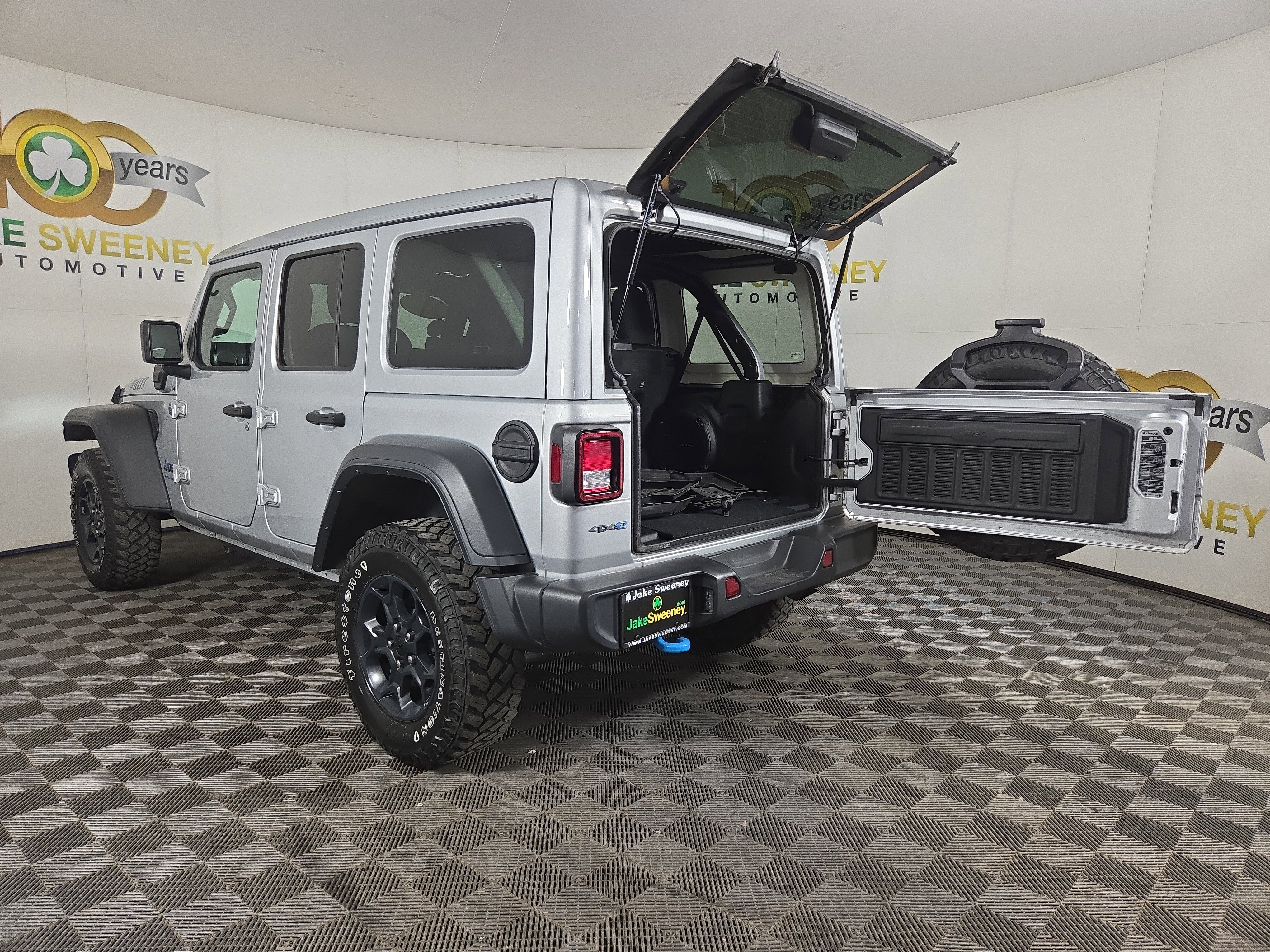 Certified 2023 Jeep Wrangler Unlimited w/ Sun & Screen Package AWD/4WD image 32