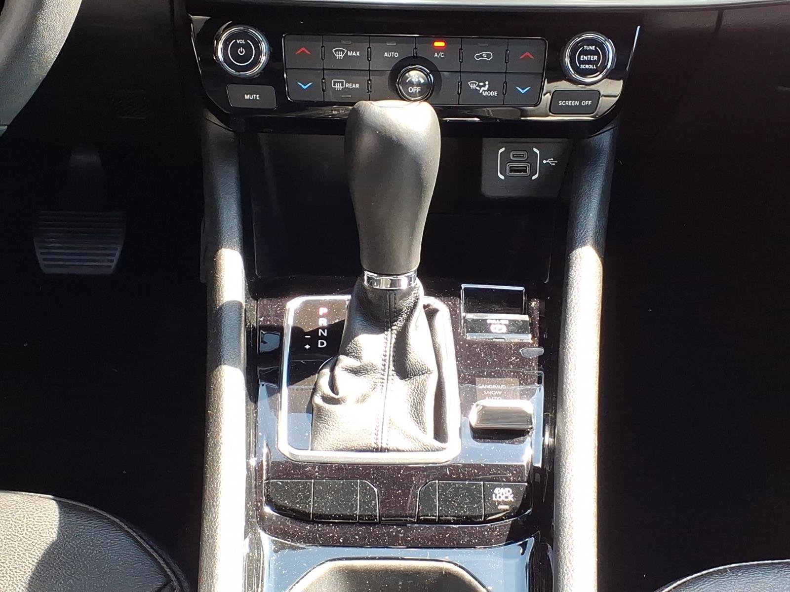 Used 2025 Jeep Compass Limited AWD/4WD image 15