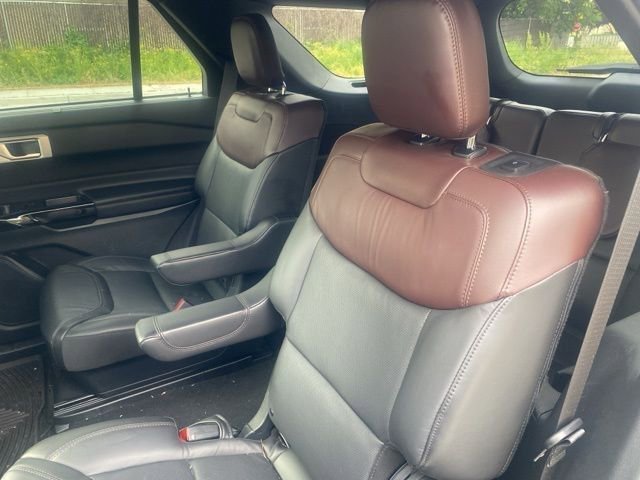 Used 2023 Ford Explorer Platinum w/ Technology Package image 11