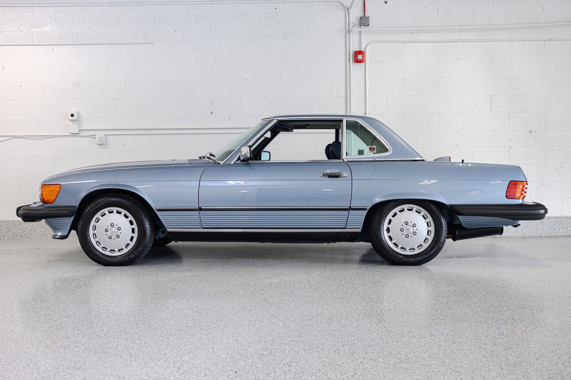 Used 1987 Mercedes-Benz 560 SL image 13