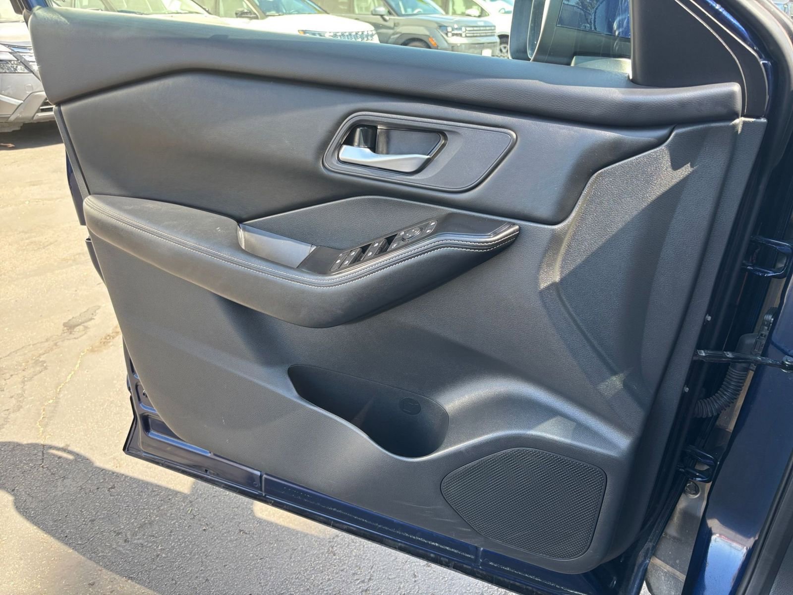 Used 2025 Nissan Rogue SV FWD image 18