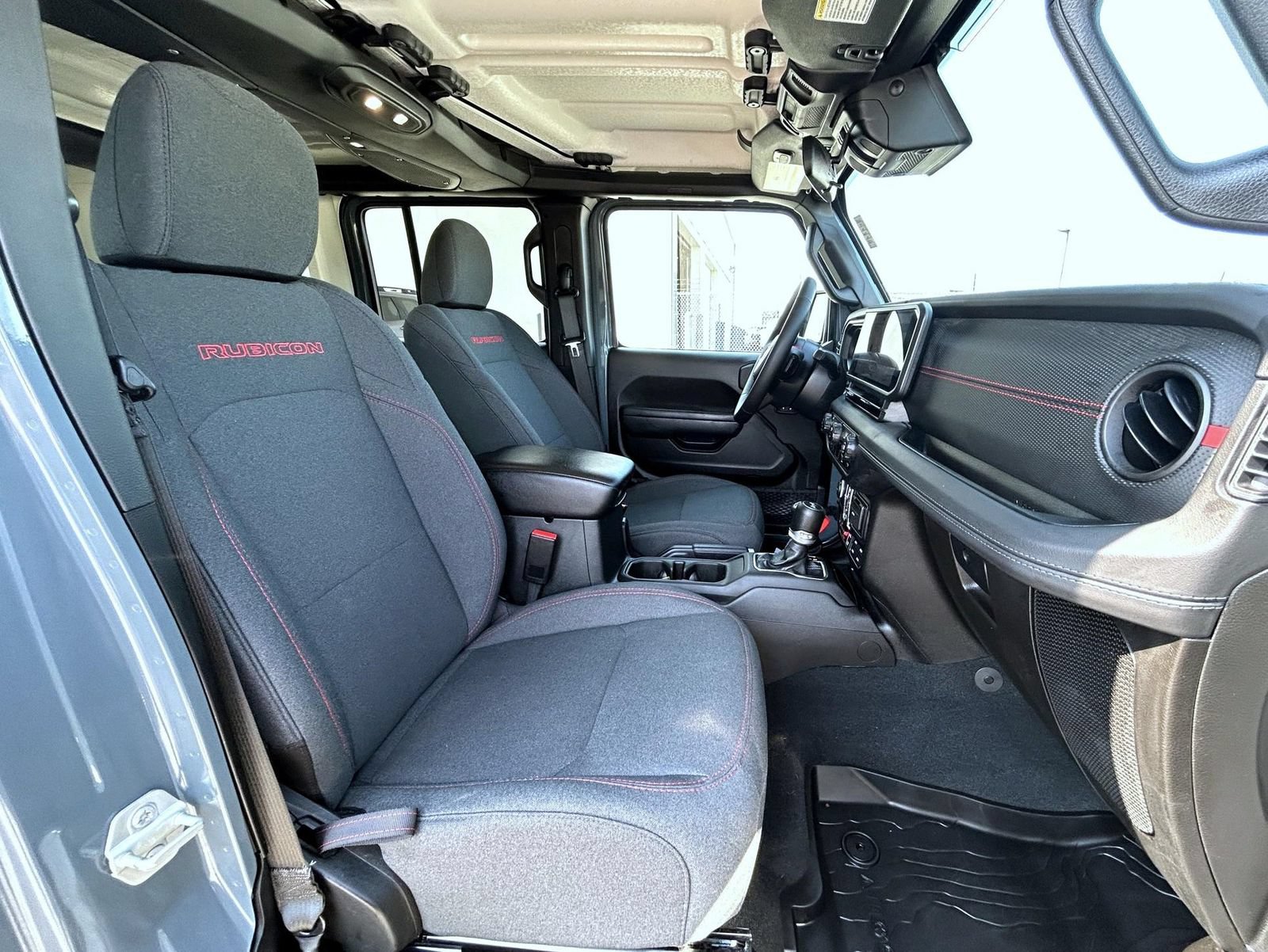 Used 2024 Jeep Wrangler Unlimited Rubicon w/ Convenience Group AWD/4WD image 17