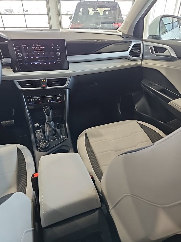 New 2026 Volkswagen Taos SE image 23