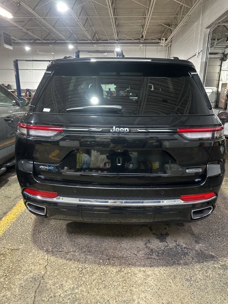 Used 2022 Jeep Grand Cherokee Overland AWD/4WD image 4