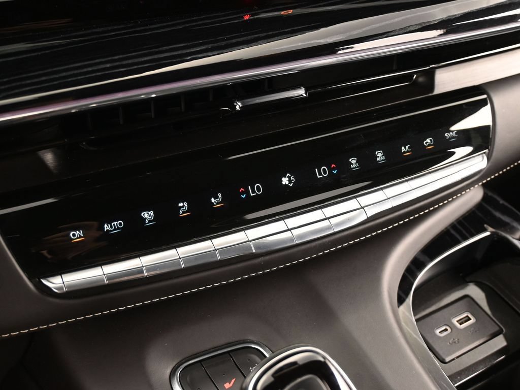 Used 2023 Cadillac Escalade V AWD/4WD image 36