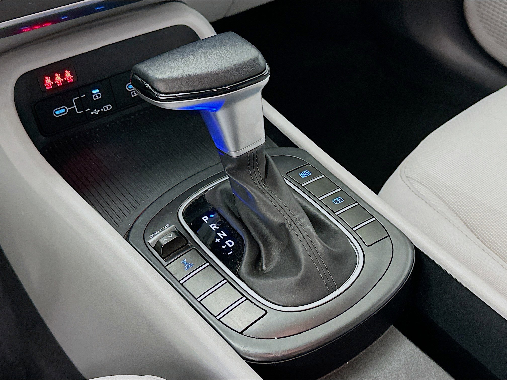 Used 2025 Hyundai Kona SEL image 25