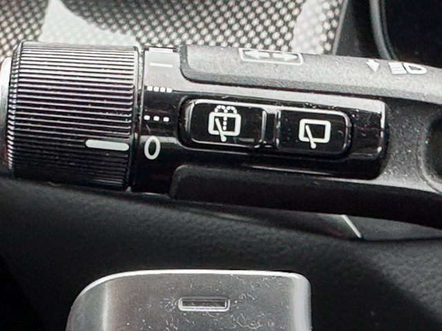 Used 2024 Mercedes-Benz GLC 300 4MATIC image 24