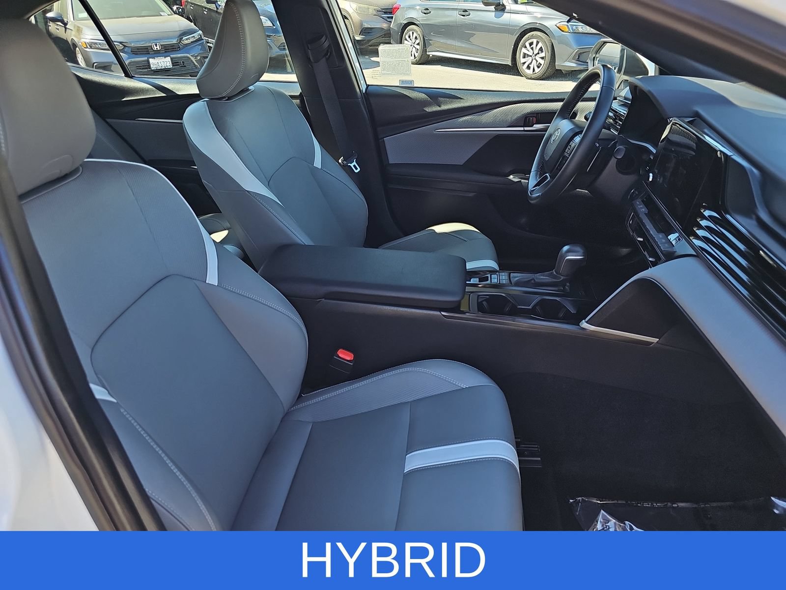 Used 2025 Toyota Camry SE FWD image 10