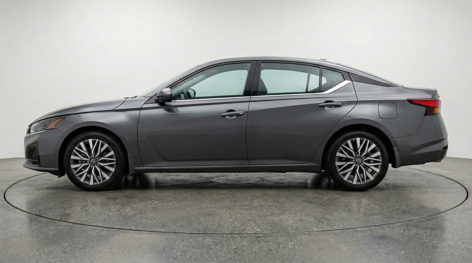 Used 2025 Nissan Altima 2.5 SV image 5