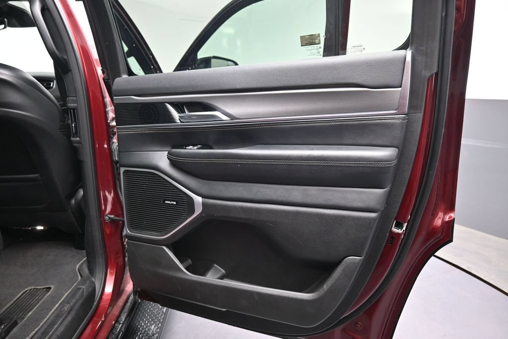 Used 2024 Jeep Wagoneer Series II AWD/4WD image 19