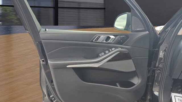 Used 2025 BMW X7 xDrive40i w/ Premium Package image 23
