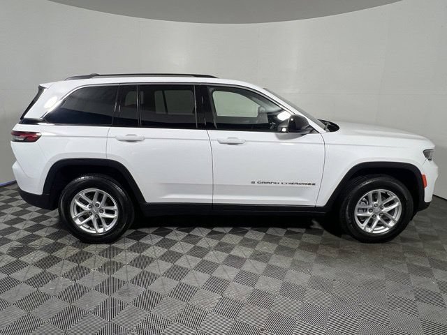 Certified 2023 Jeep Grand Cherokee Laredo w/ Luxury Tech Group I AWD/4WD image 10