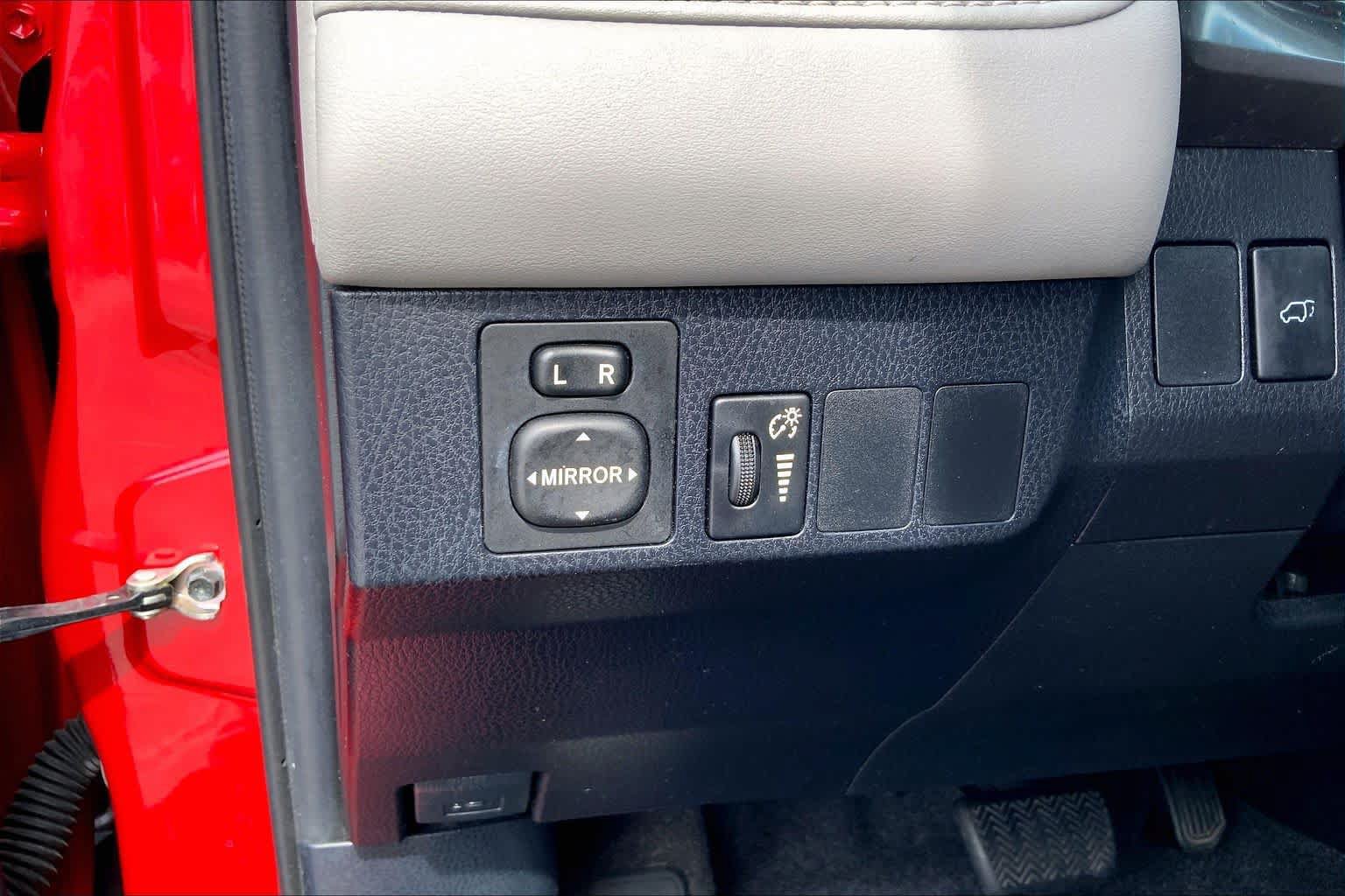 Used 2016 Toyota RAV4 XLE FWD image 35