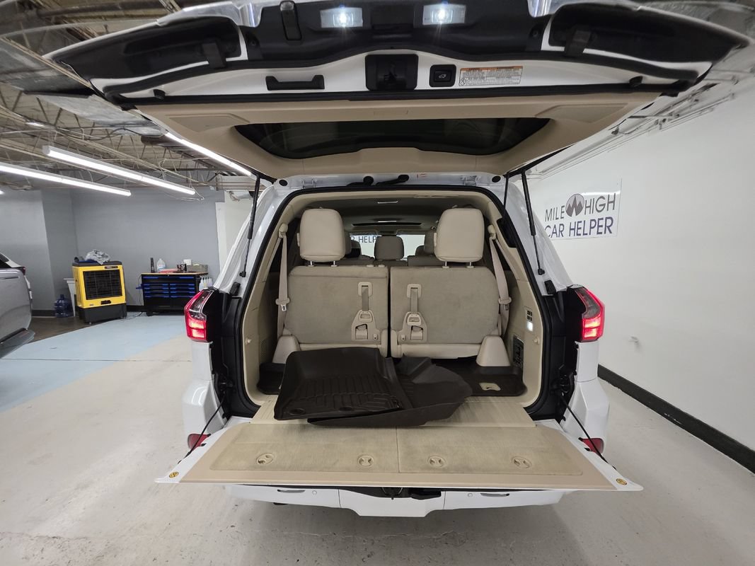 Used 2017 Lexus LX 570 4WD w/ Luxury Package image 15