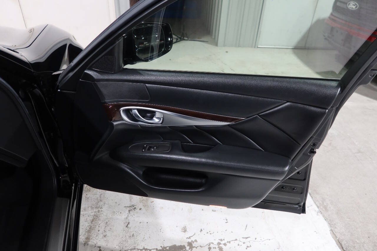 Used 2015 INFINITI Q70 3.7 w/ Sport Package RWD image 28