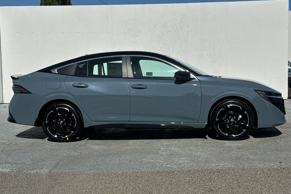 New 2026 Nissan Sentra SR w/ SR Premium Package FWD image 3