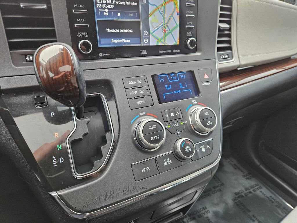 Used 2018 Toyota Sienna Limited image 27