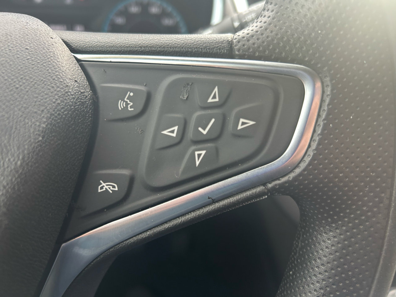 Used 2021 Chevrolet Equinox LS w/ LS Convenience Package image 19