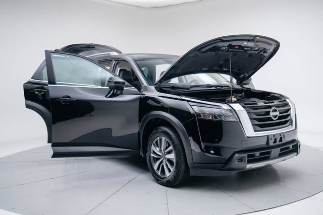 Used 2025 Nissan Pathfinder SL FWD image 16