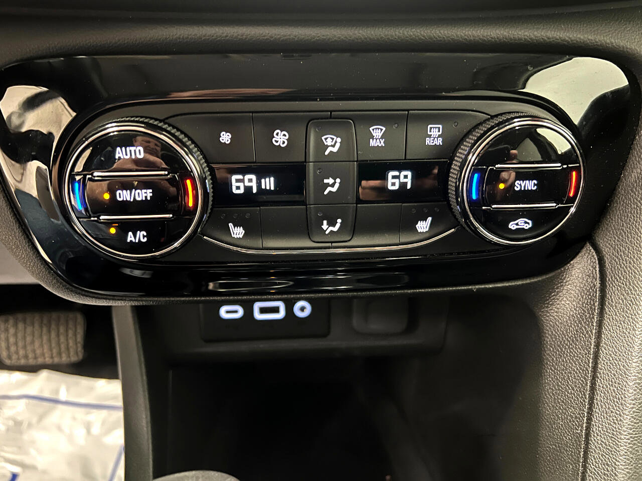 Used 2023 Buick Encore GX Essence w/ Experience Buick Package image 31