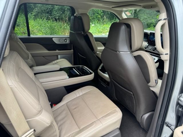 Used 2023 Lincoln Navigator Reserve AWD/4WD image 17