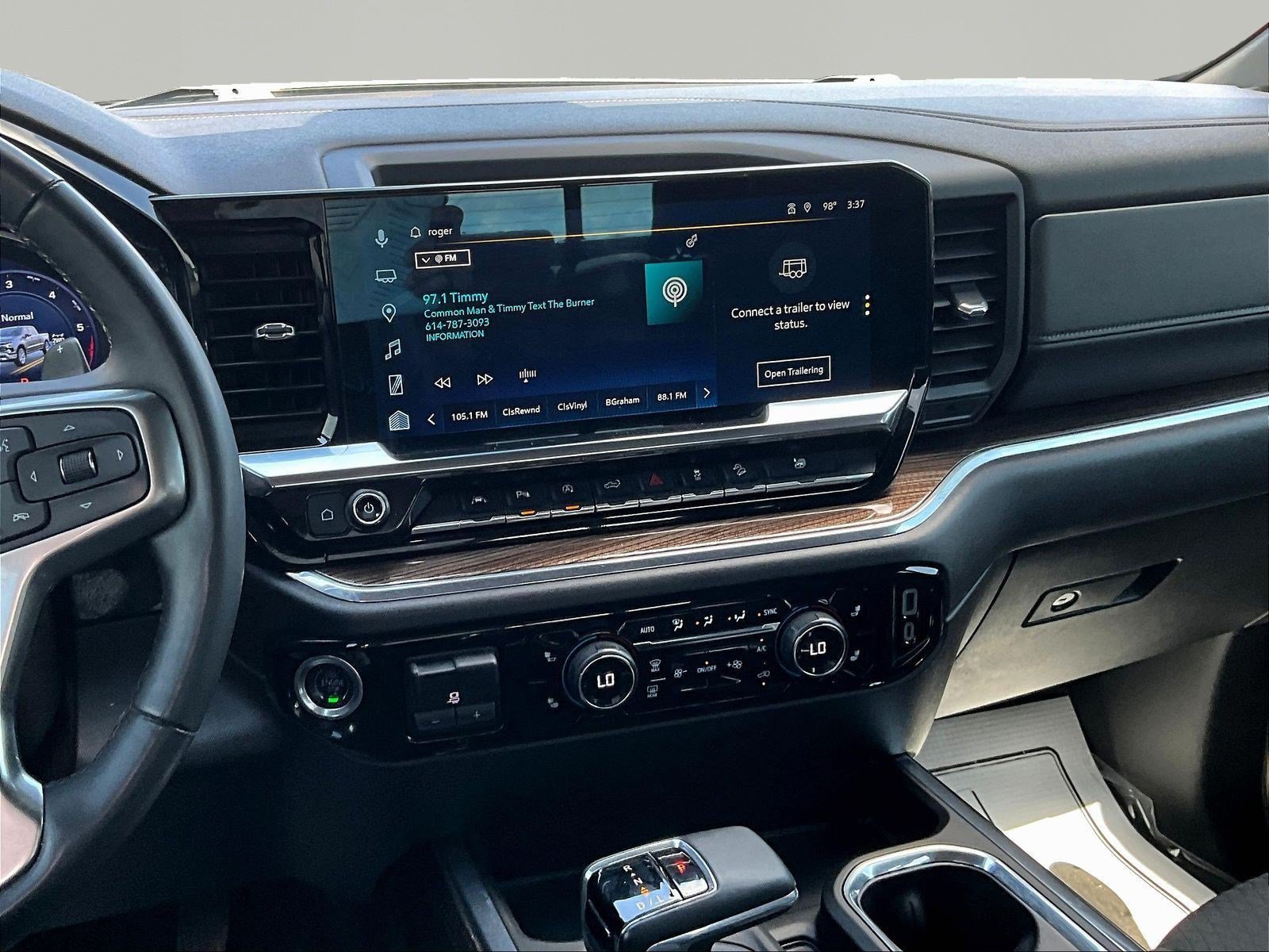 Used 2023 Chevrolet Silverado 1500 LT w/ Z71 Off-Road Package AWD/4WD image 9