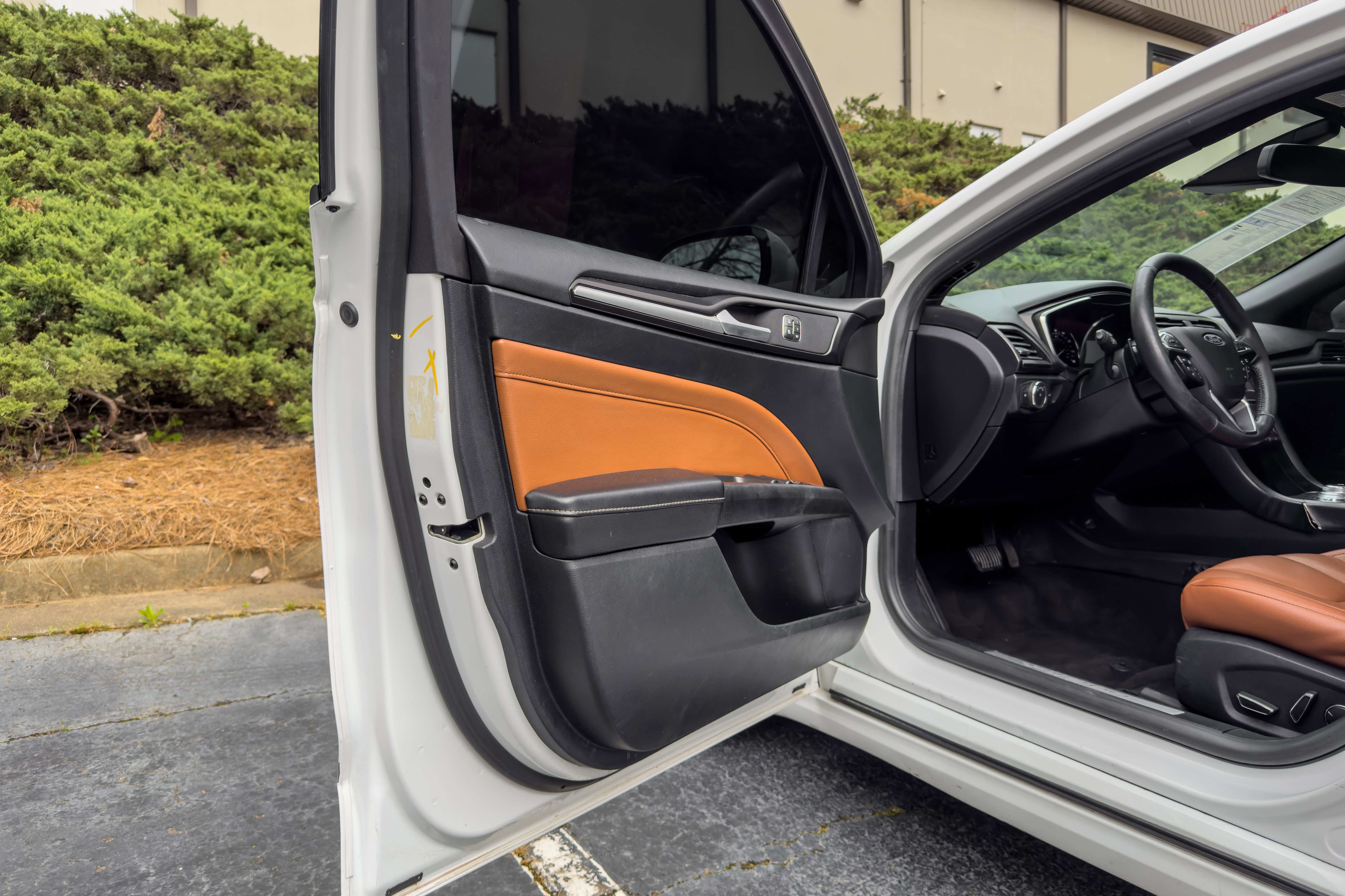 Used 2020 Ford Fusion Titanium image 31